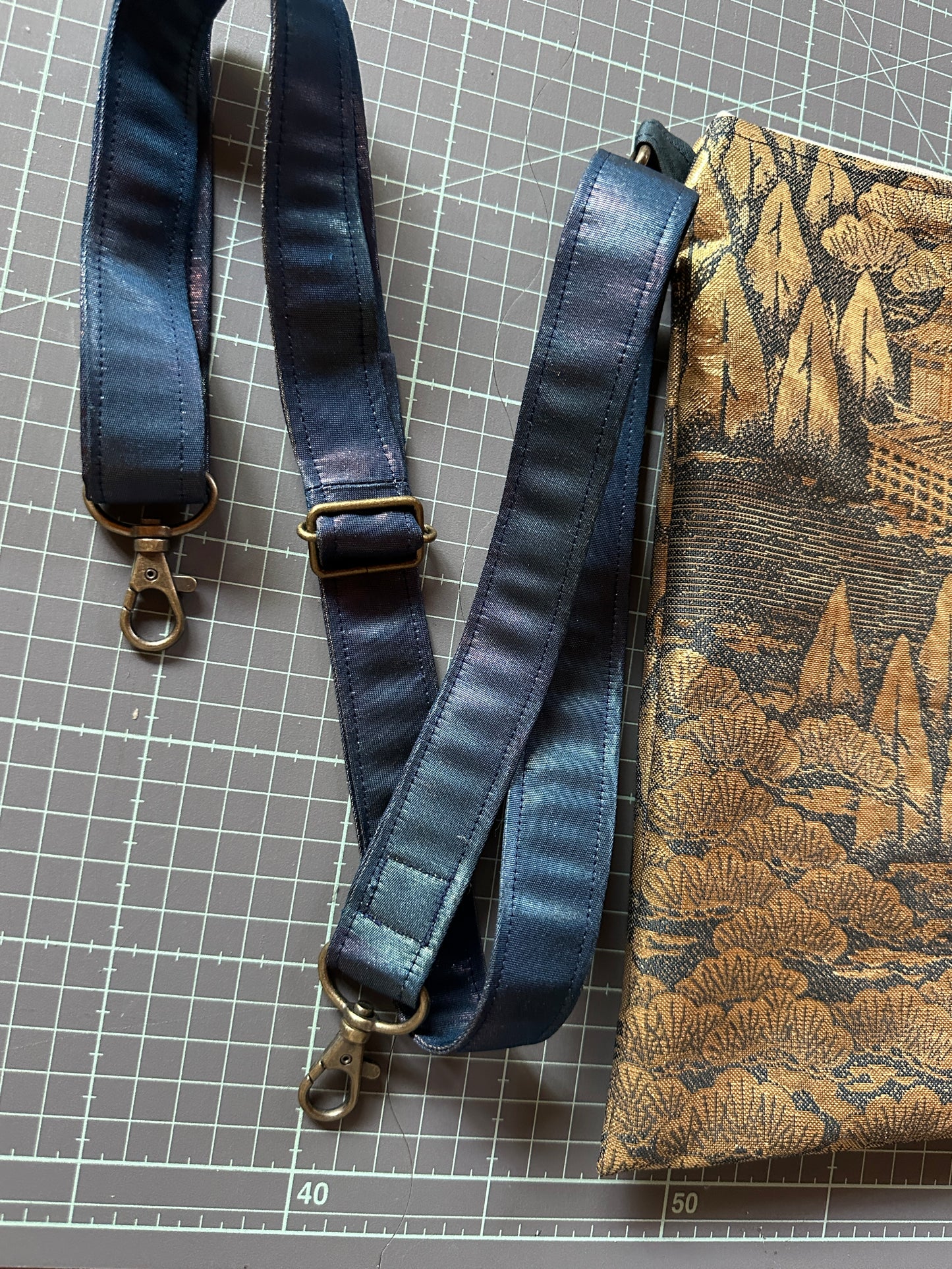 Sac porte travers Obi en soie