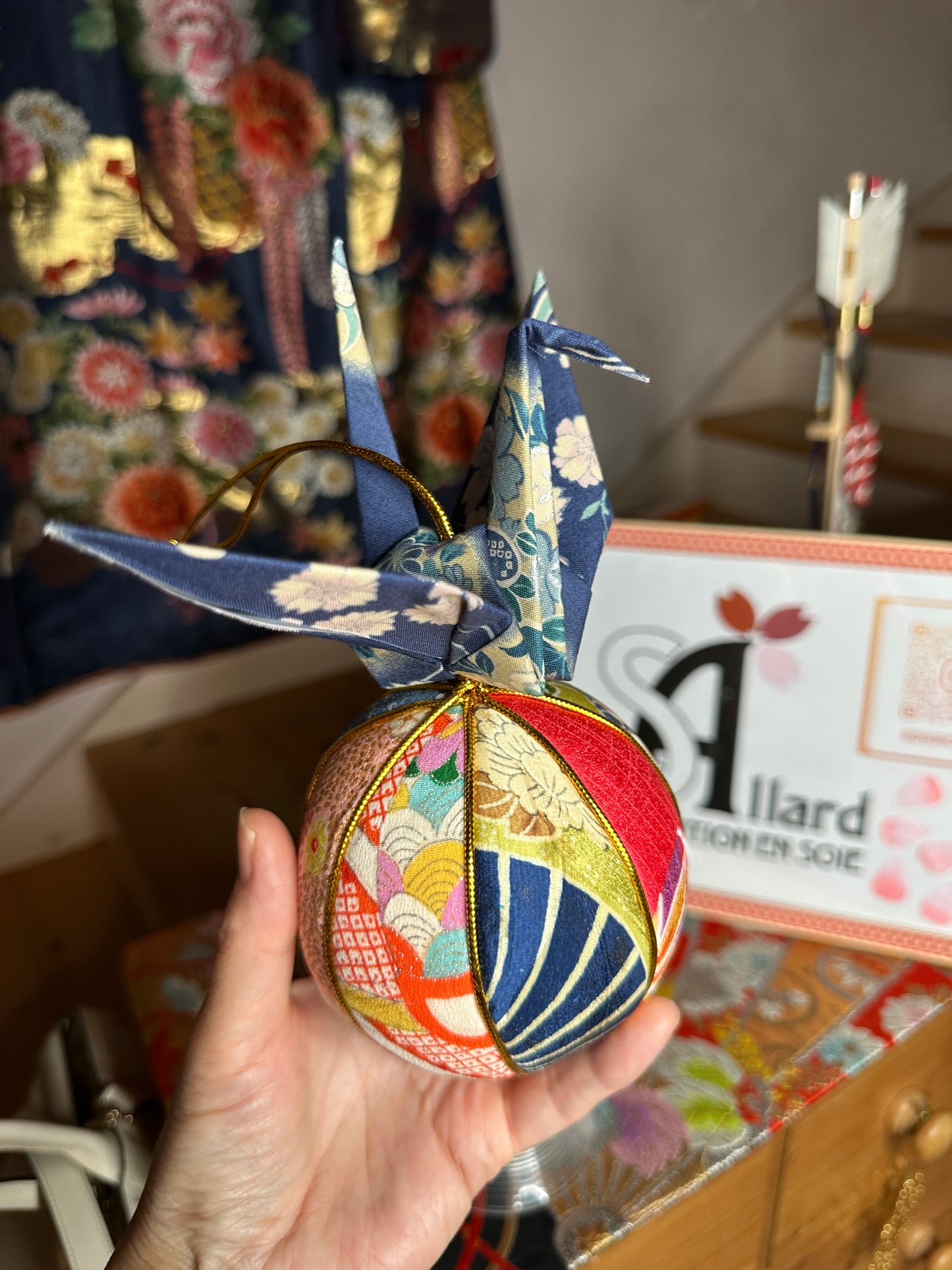 Boule en soie kimono avec grue oiseau japonais
