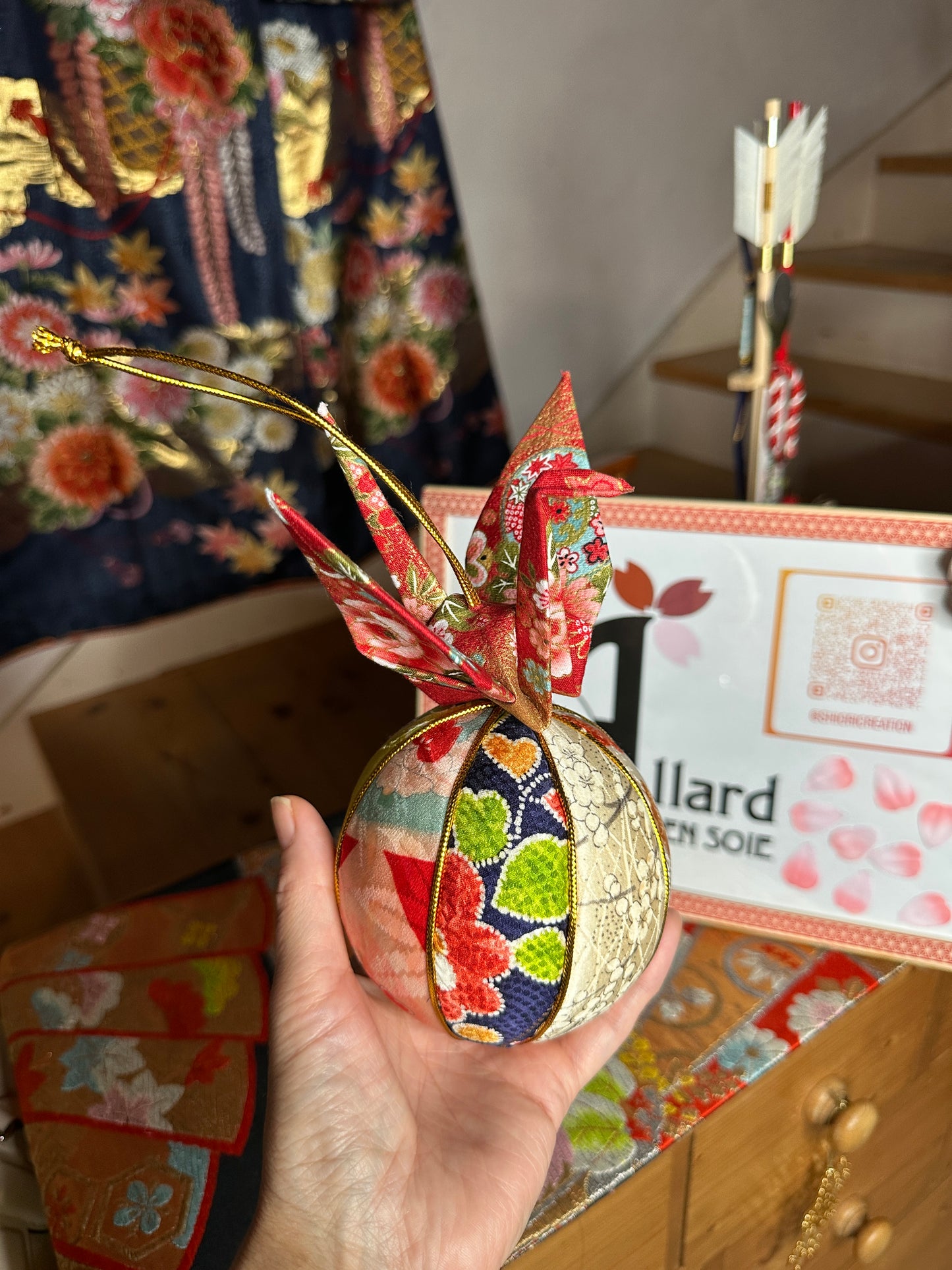 Boule de noël kimono japonais avec oiseau grue