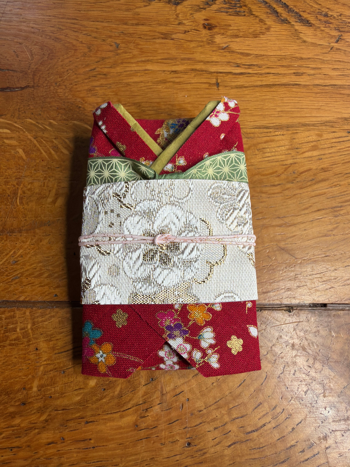 Décoration mini Kimono japonais 13,5cmx6cm