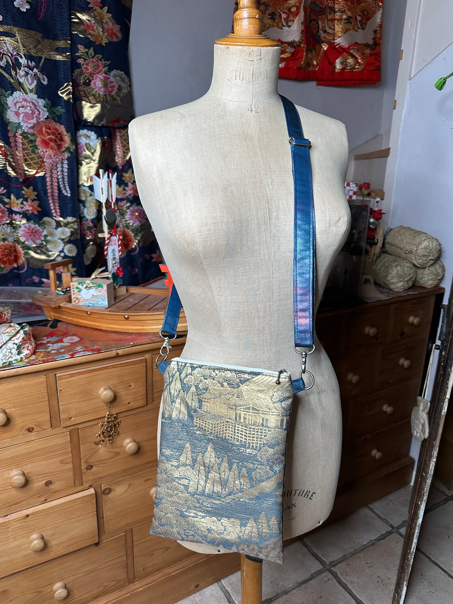 Sac porte travers Obi en soie