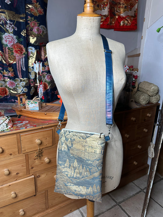 Sac porte travers Obi en soie