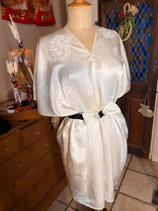 Robe de nuit avec la ceinture en jyuban kimono japonais en soie Neuf