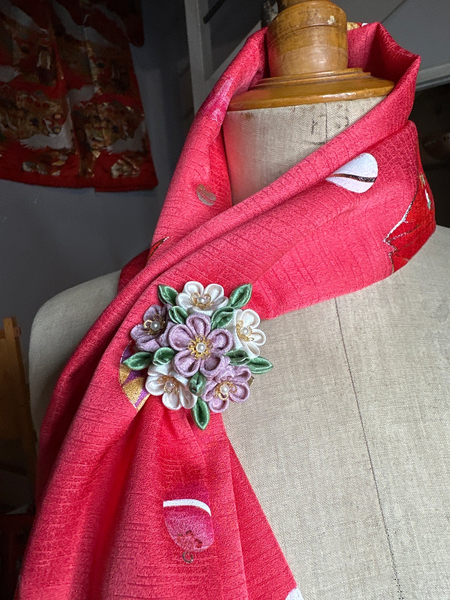 Pince broche kimono japonais en soie Tsumamisaiku