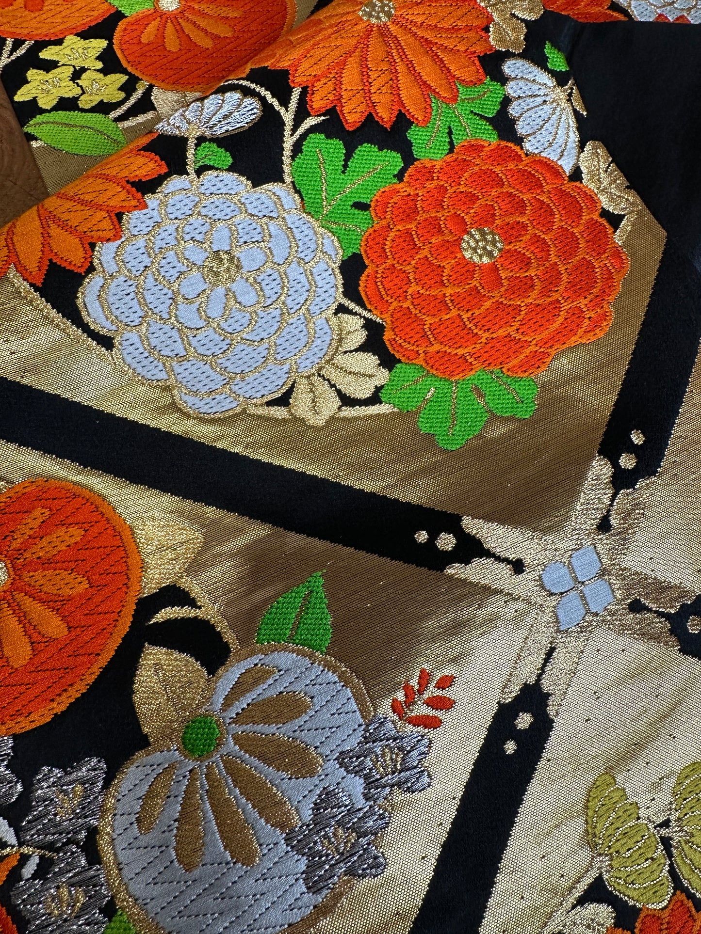 Chemin de table Obi en soie Neuf