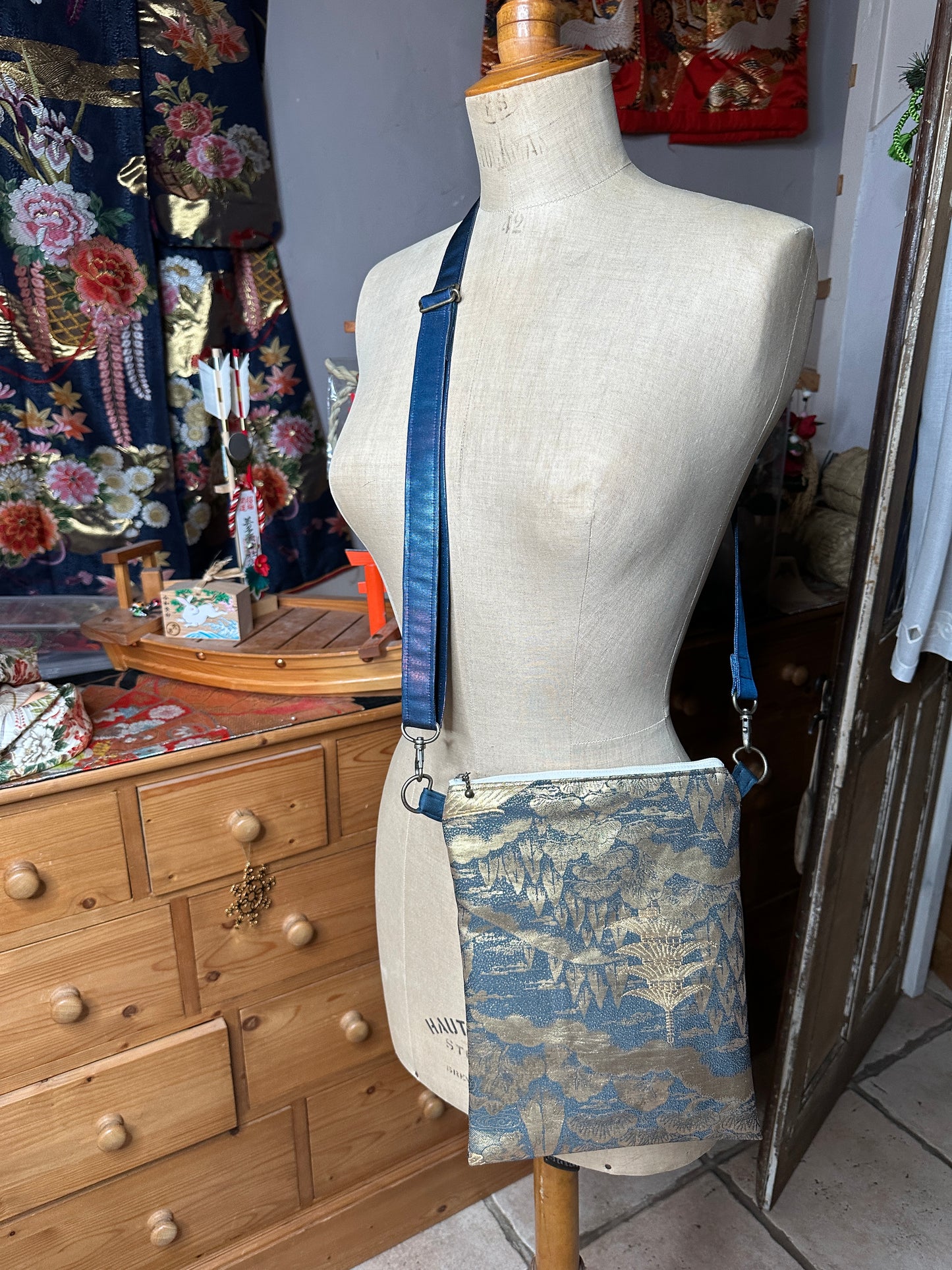 Sac porte travers Obi en soie