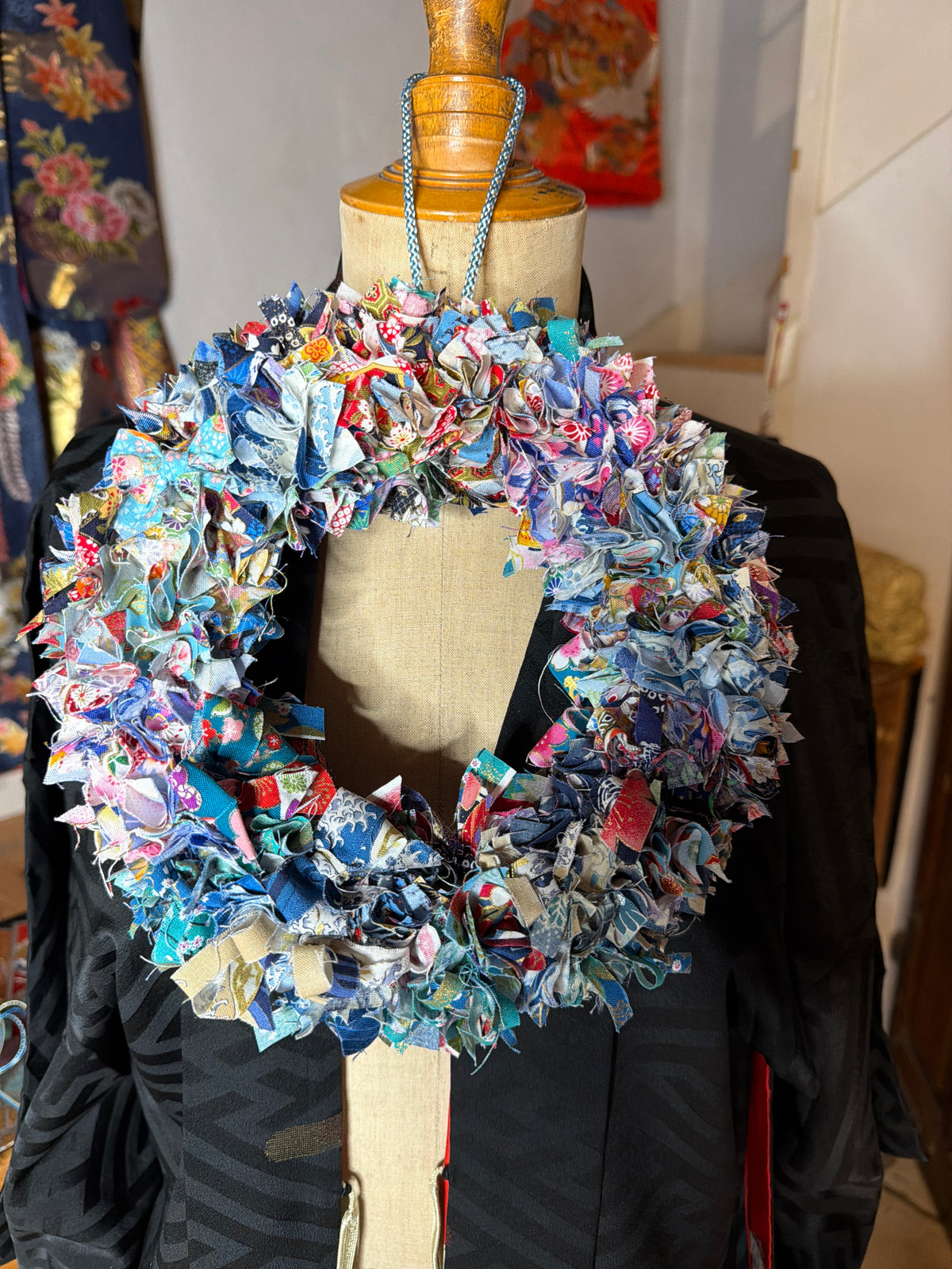 Couronne tissu japonais avec Tsumamisaiku en décorations