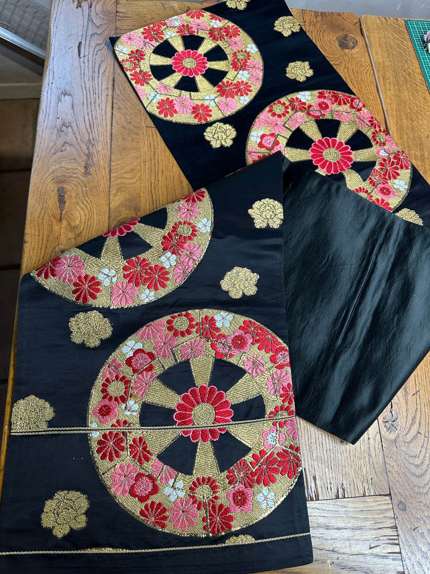 Chemin de table Obi en soie