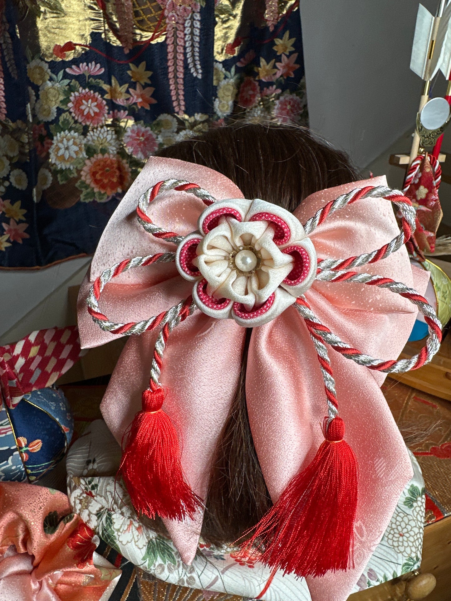 Pince à cheveux Tsumamisaiku en soie