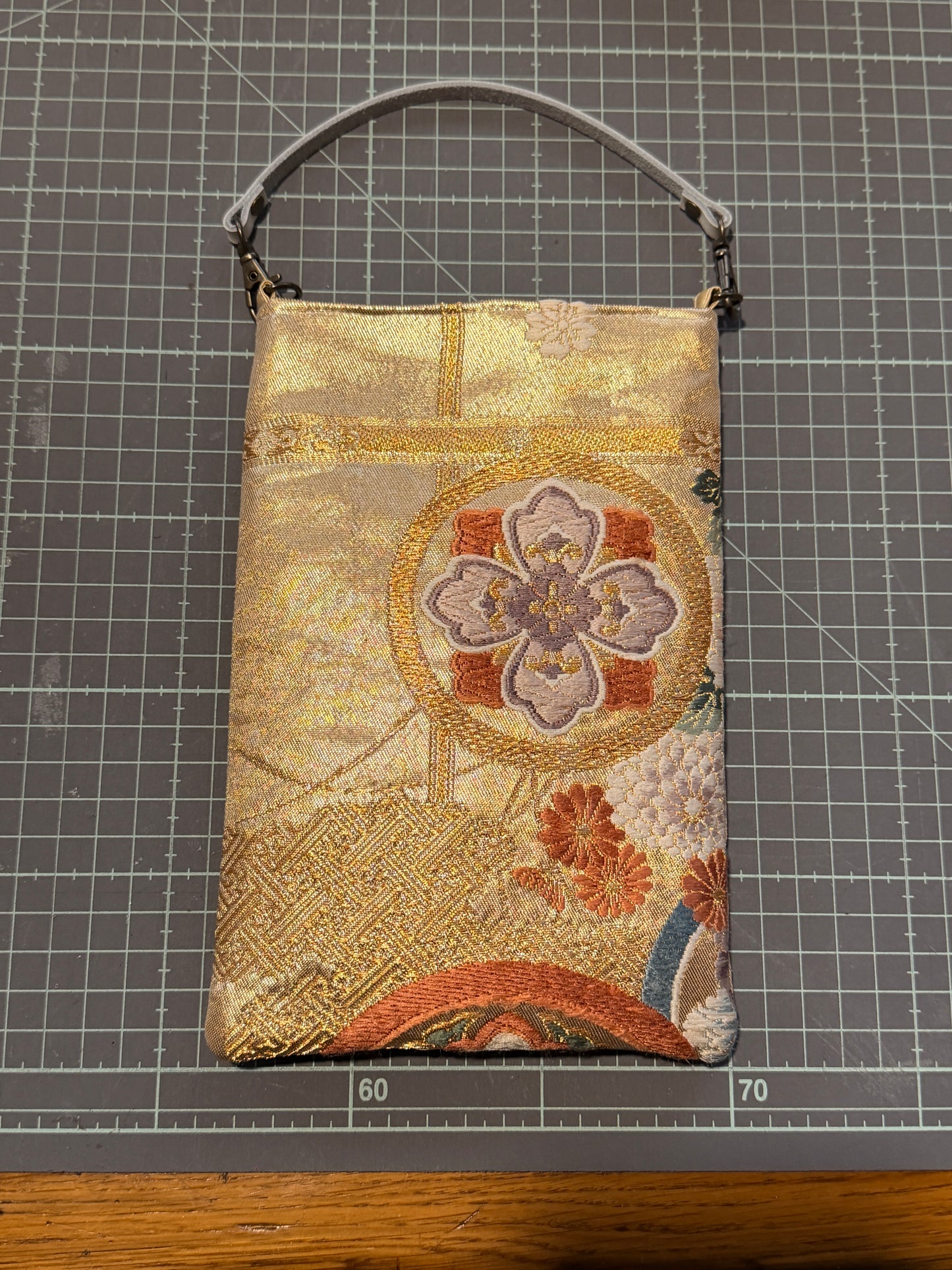 Étui portable Obi en soie mini pochette