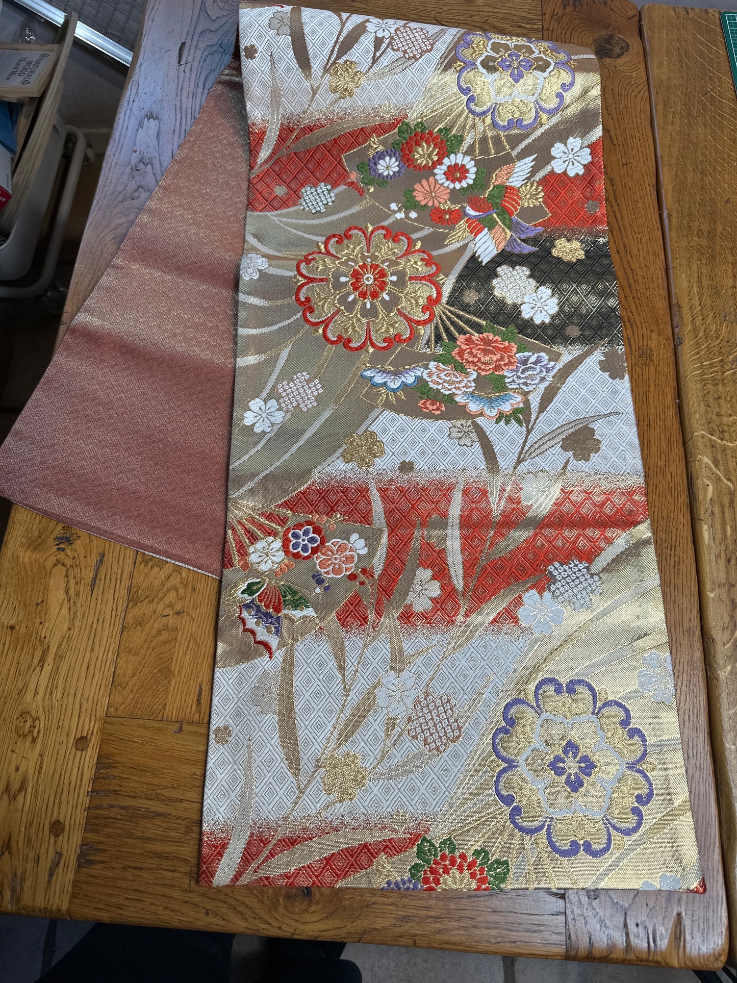 Chemin de table Obi en soie Neuf