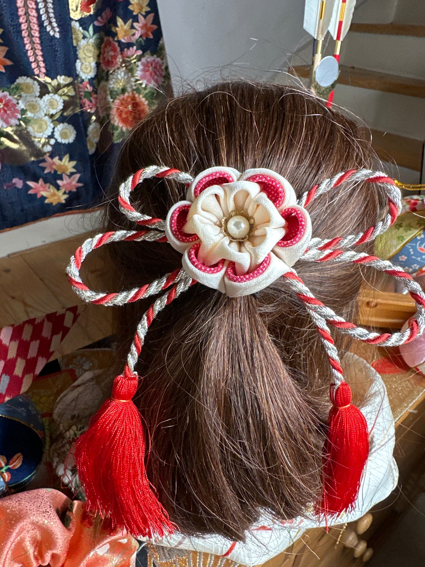 Pince à cheveux Tsumamisaiku en soie