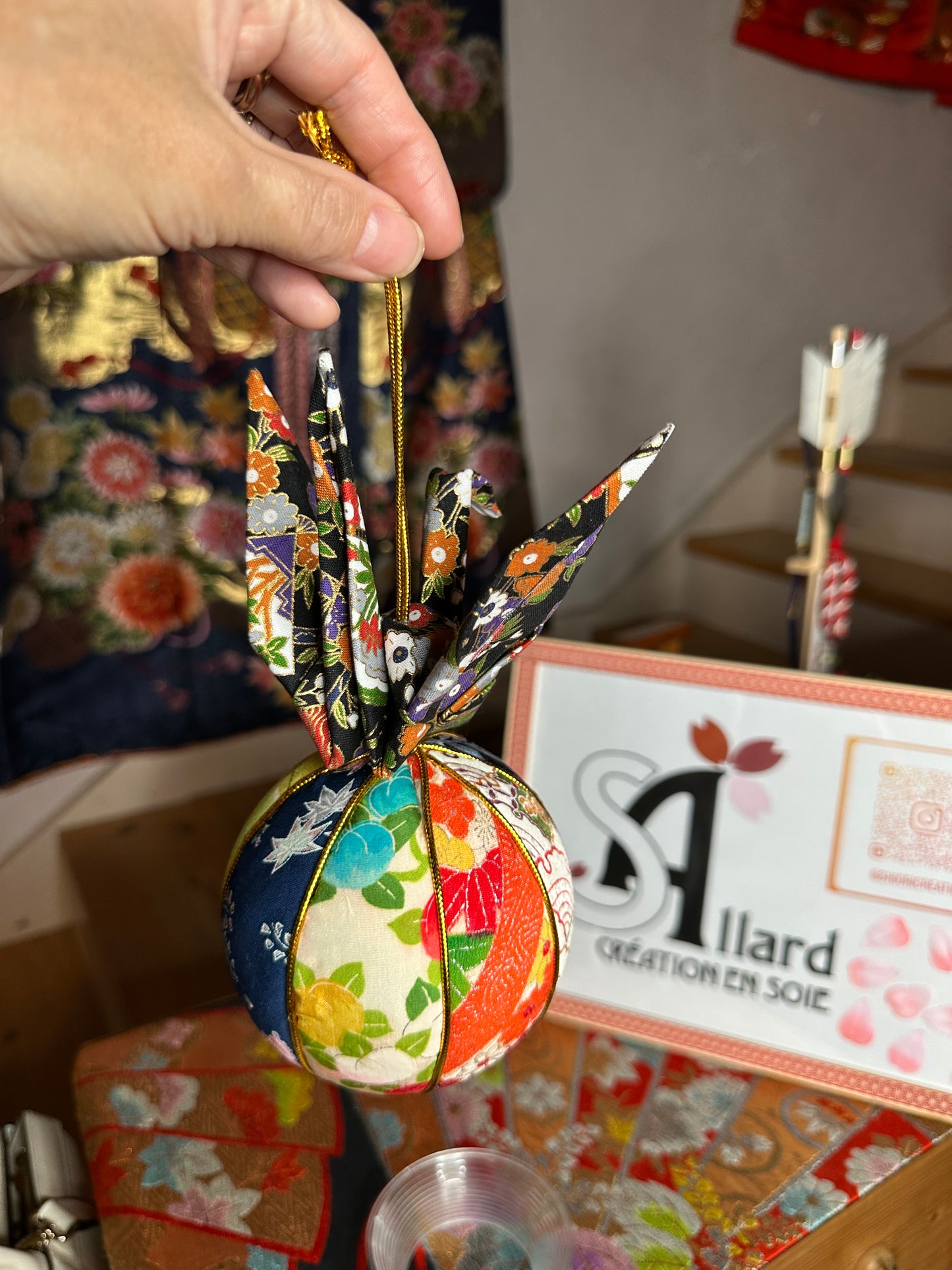 Decoration maison grue oiseau japonais avec boule de noël