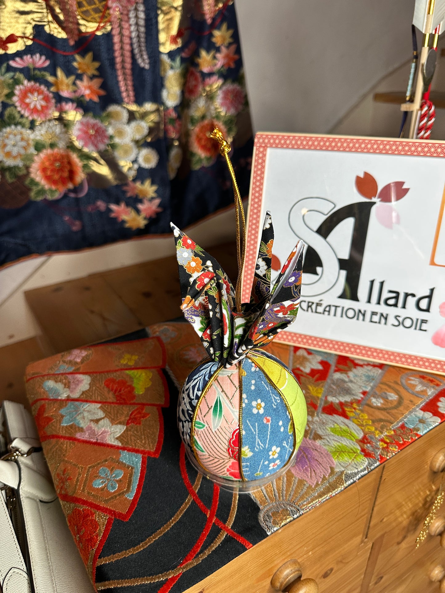 Decoration maison grue oiseau japonais avec boule de noël