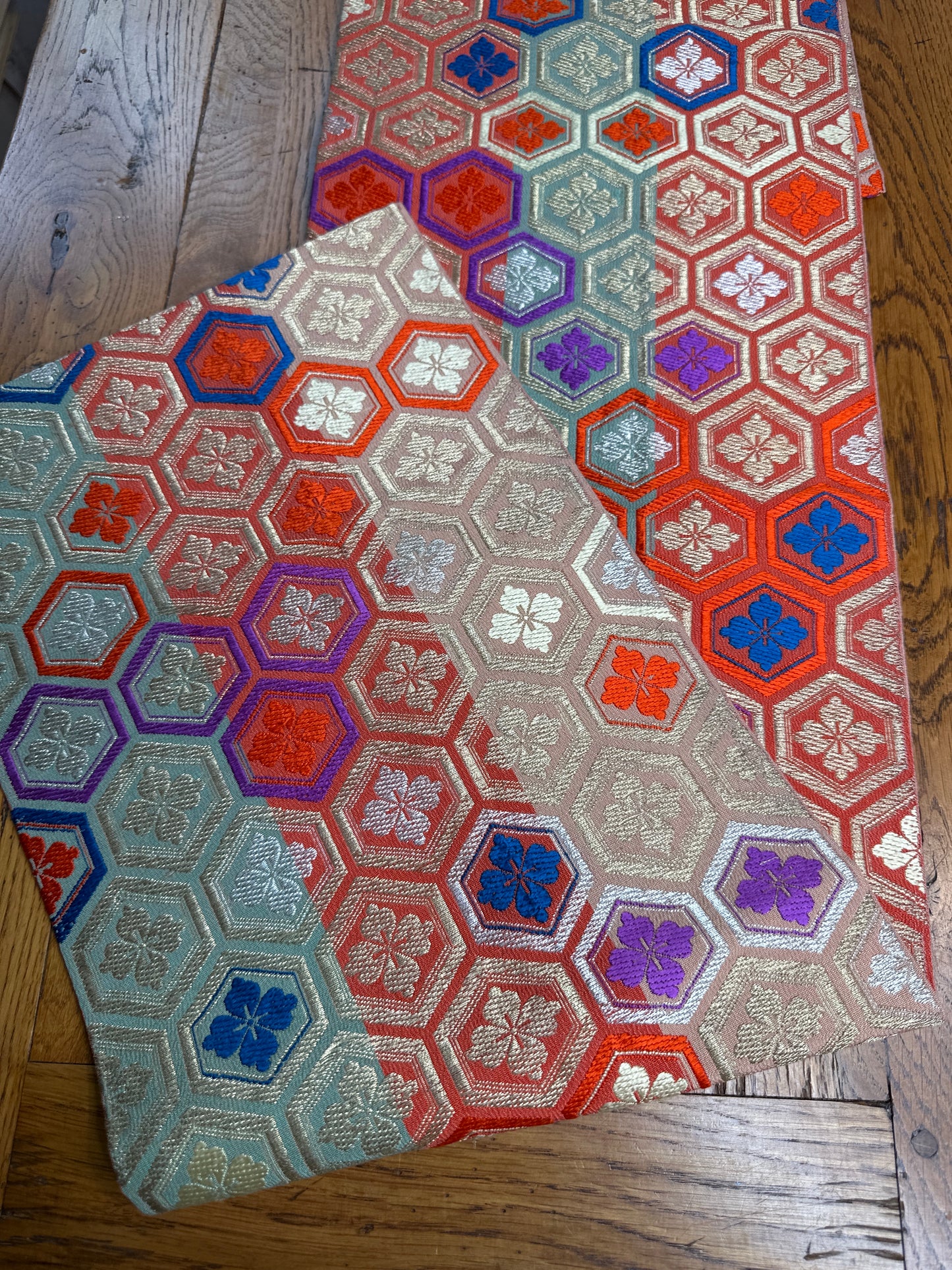 Chemin de table Obi en soies