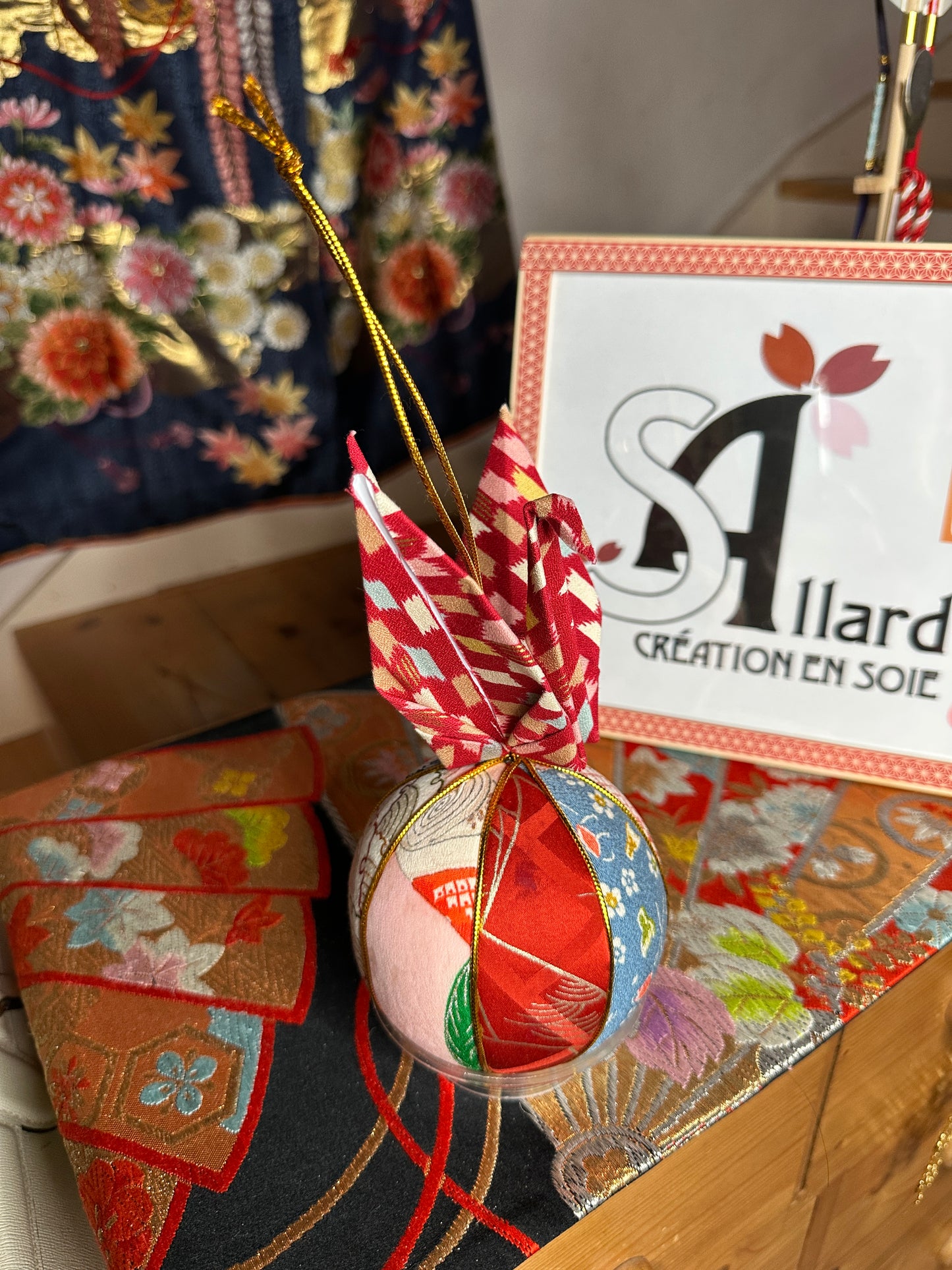 Décoration maison grue oiseau japonais avec boule de noël