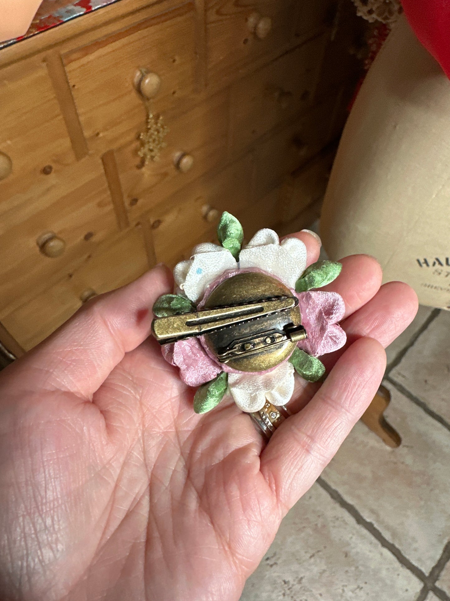 Pince broche kimono japonais en soie Tsumamisaiku