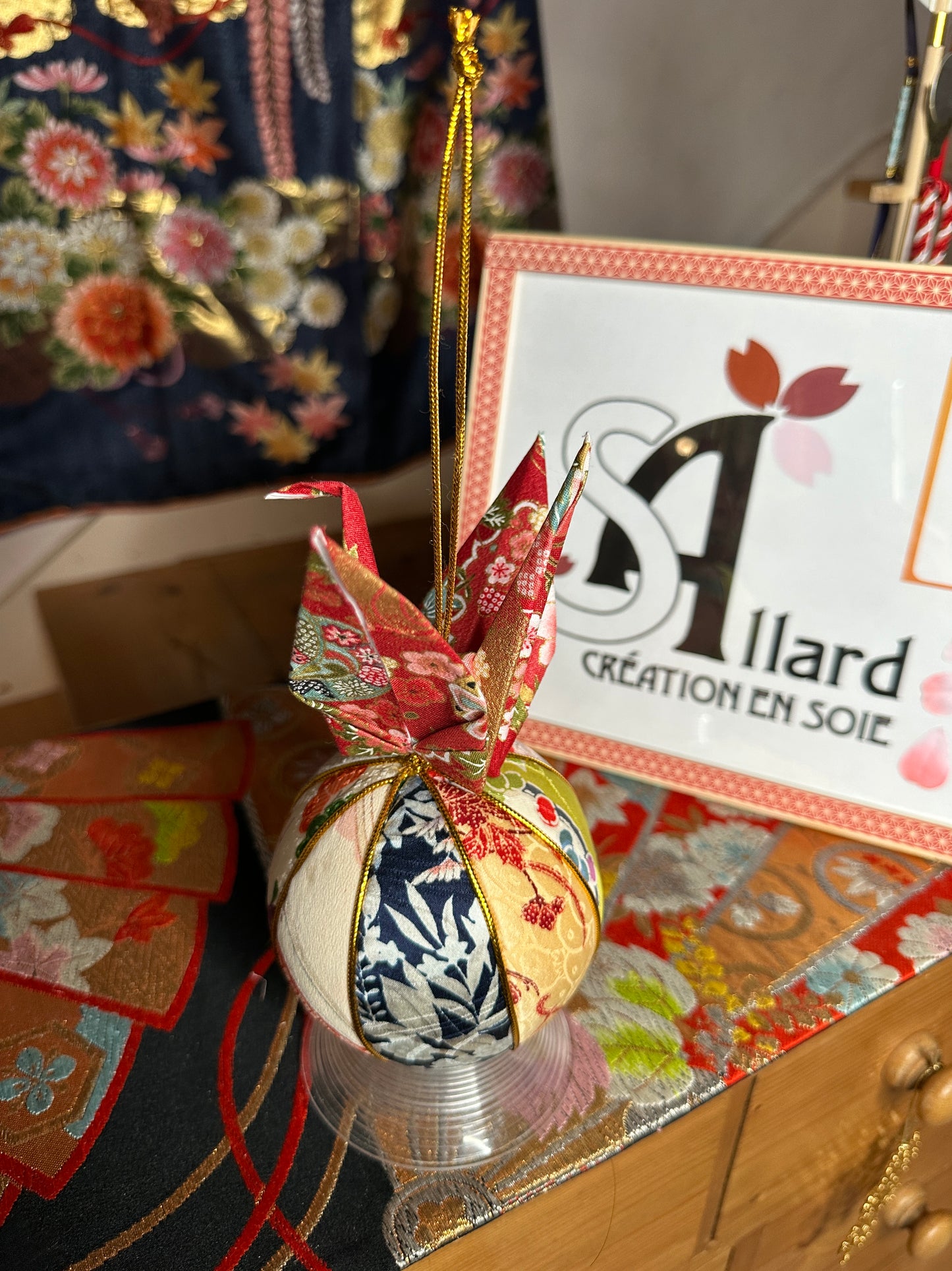 Boule de noël kimono japonais avec oiseau grue