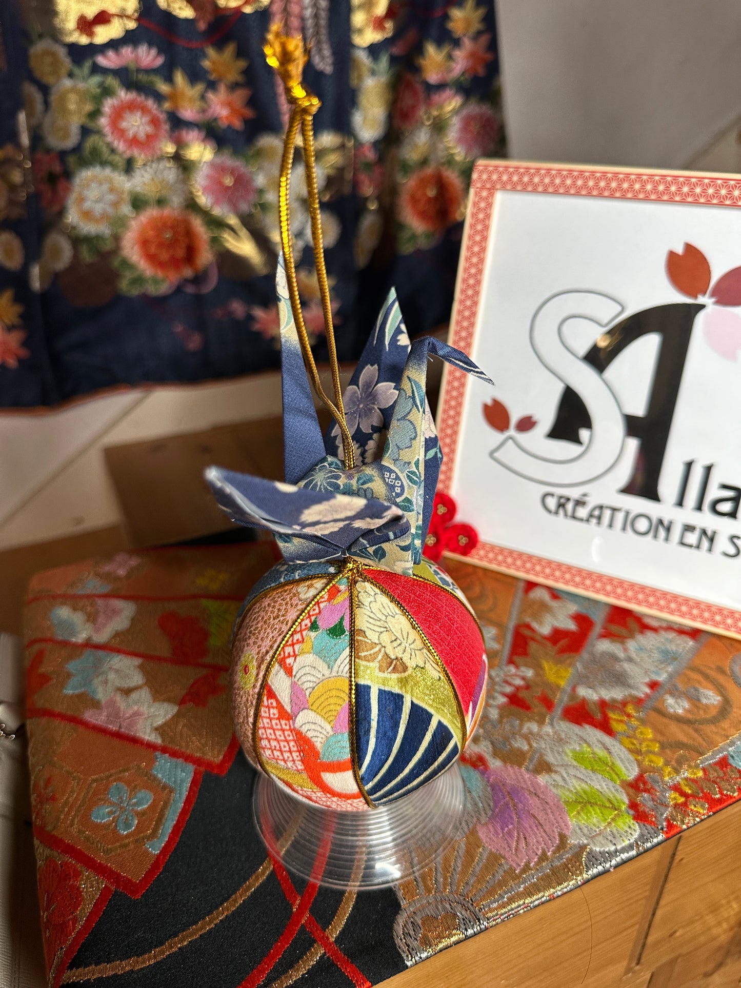 Boule en soie kimono avec grue oiseau japonais
