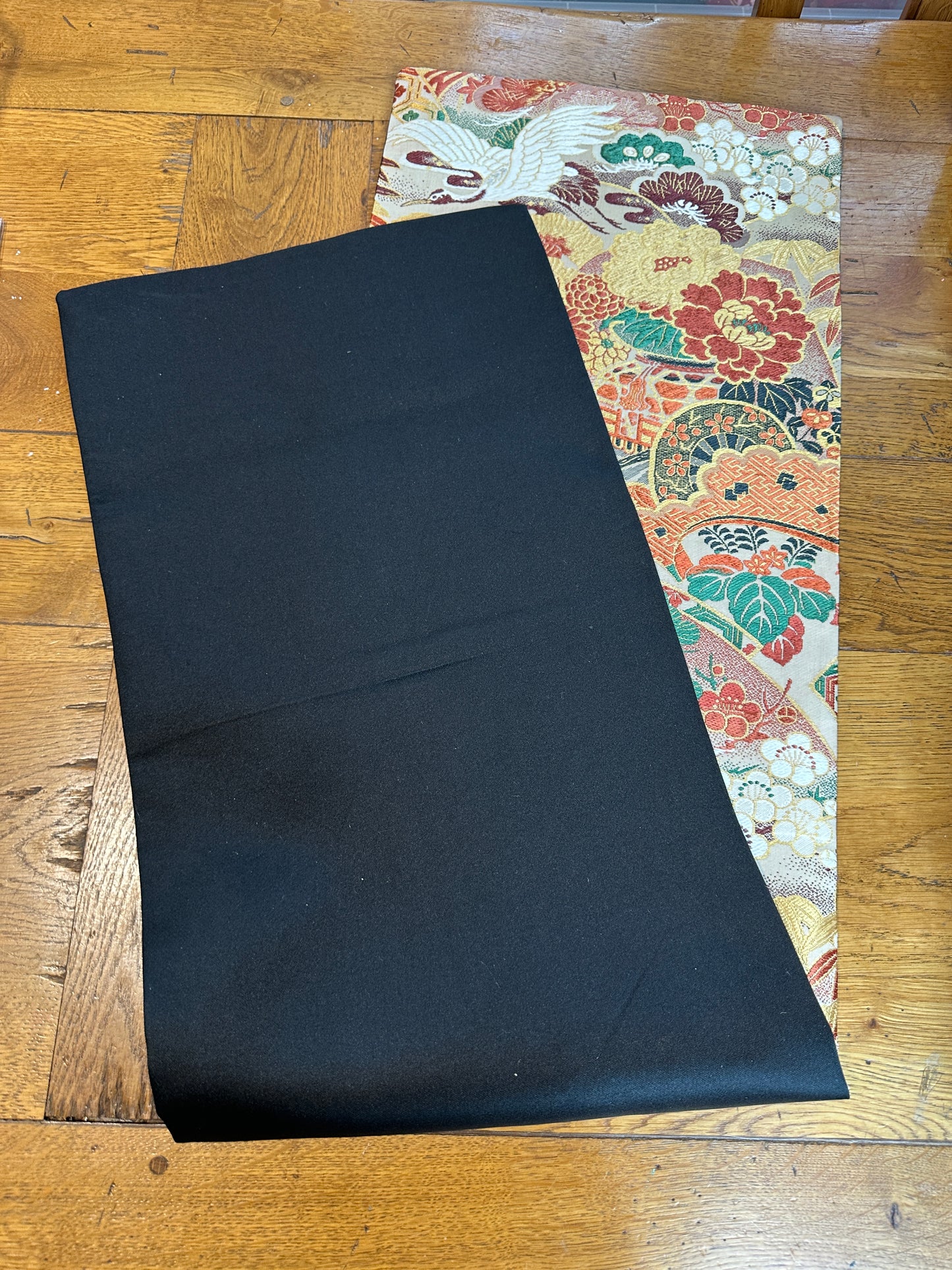 Chemine de table Obi antique en soie