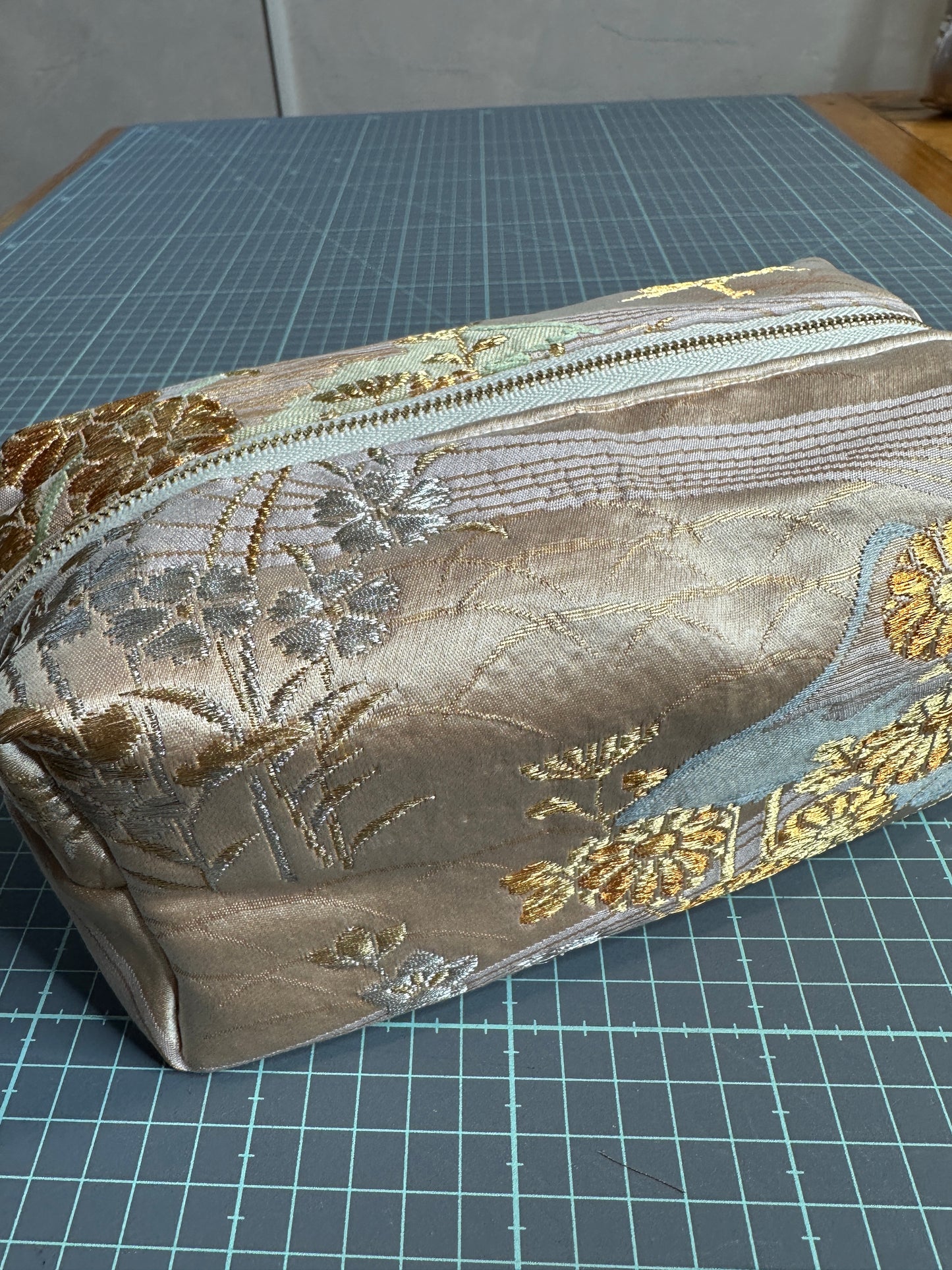 Trousse de toilette Obi en soie