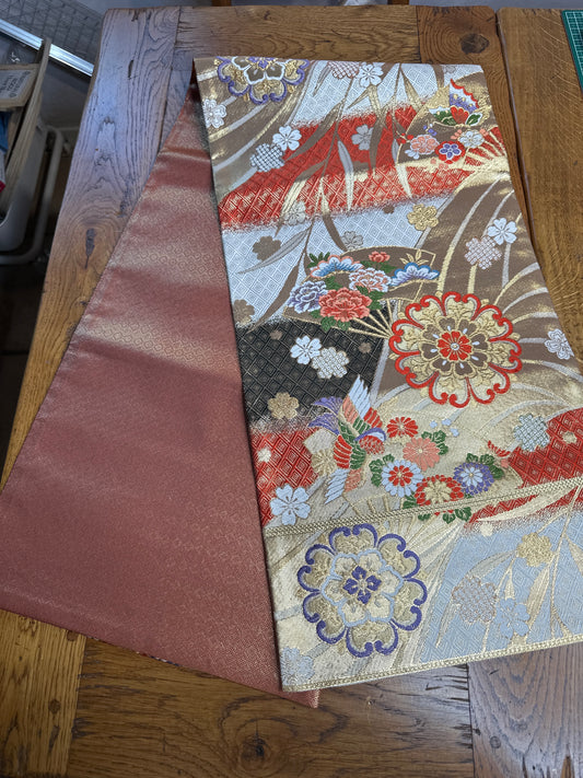 Chemin de table Obi en soie Neuf