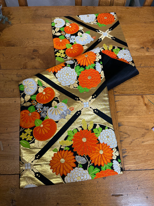 Chemin de table Obi en soie Neuf