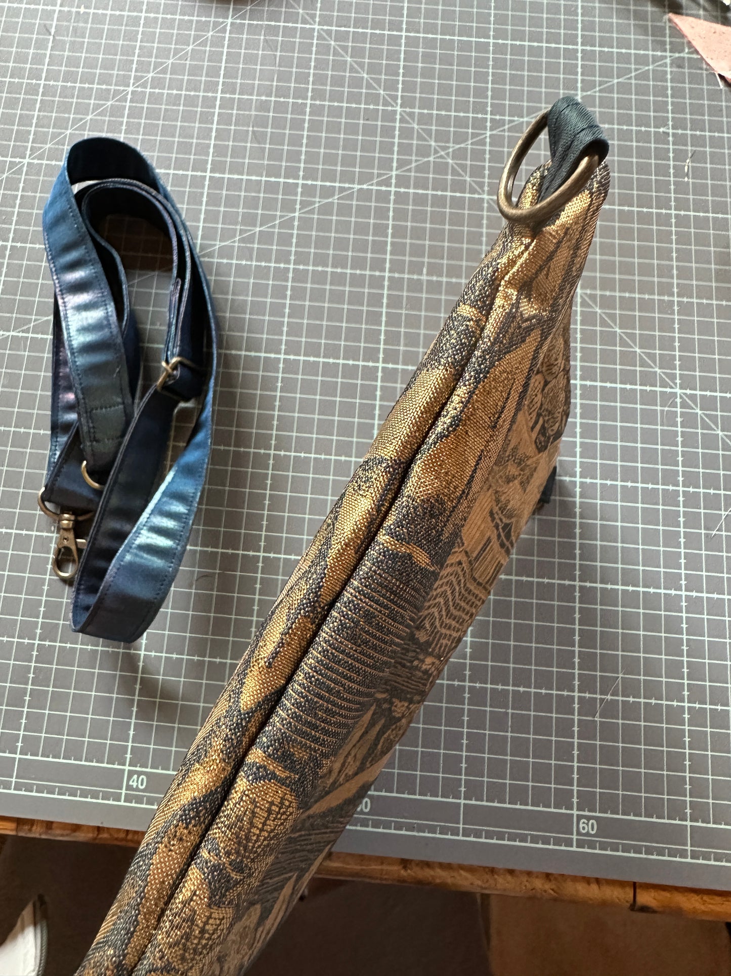 Sac porte travers Obi en soie