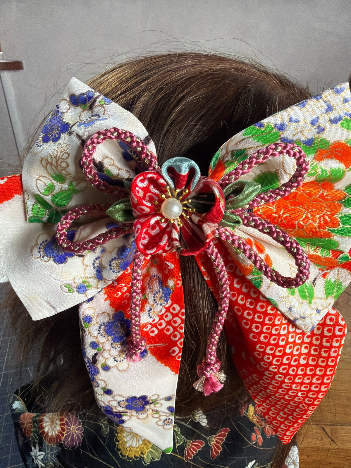 Pince à cheveux Tsumamisaiku en soie
