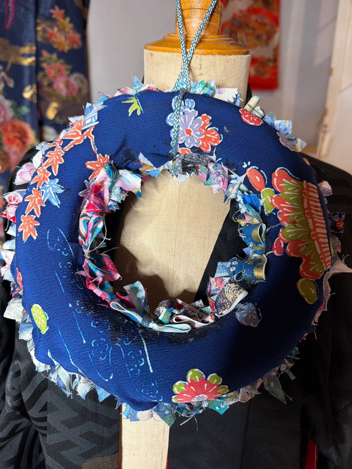 Couronne tissu japonais avec Tsumamisaiku en décorations