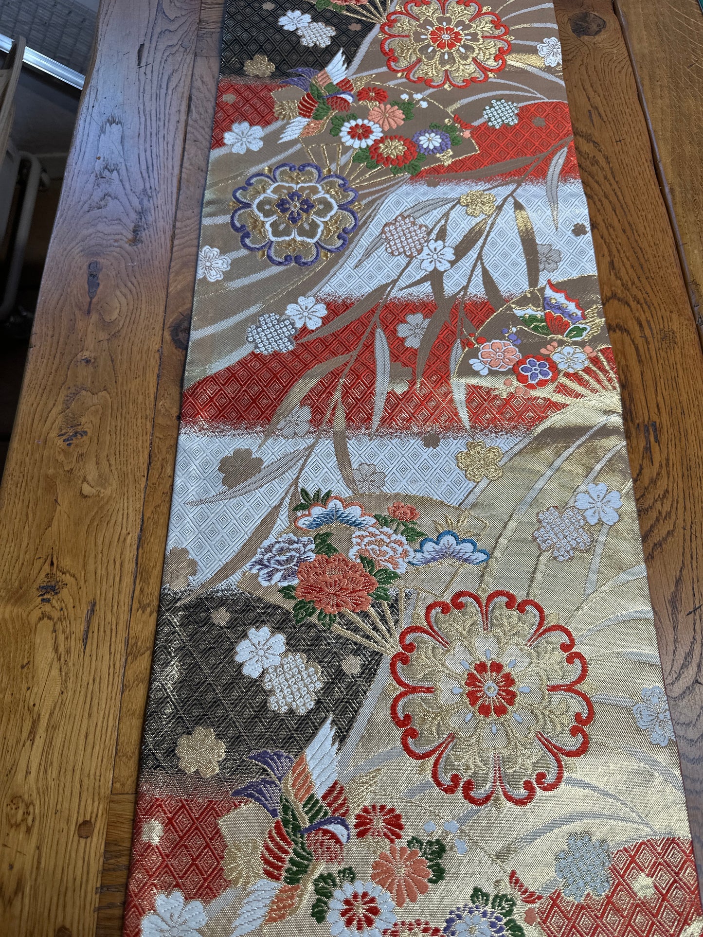 Chemin de table Obi en soie Neuf