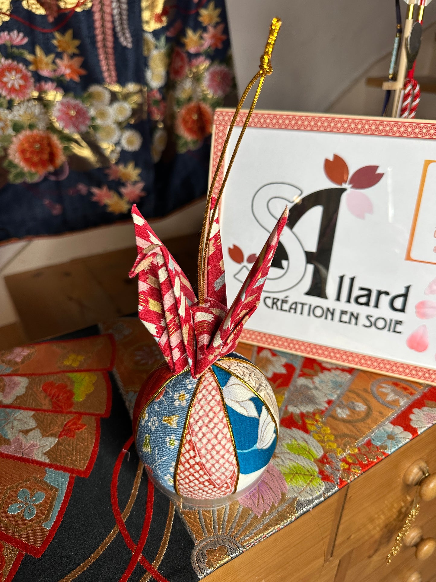 Décoration maison grue oiseau japonais avec boule de noël