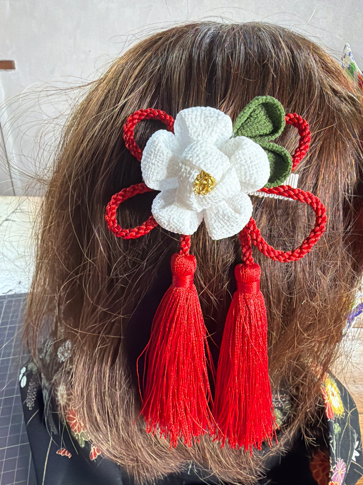 Pince à cheveux Tsumamisaiku Camélia en soie