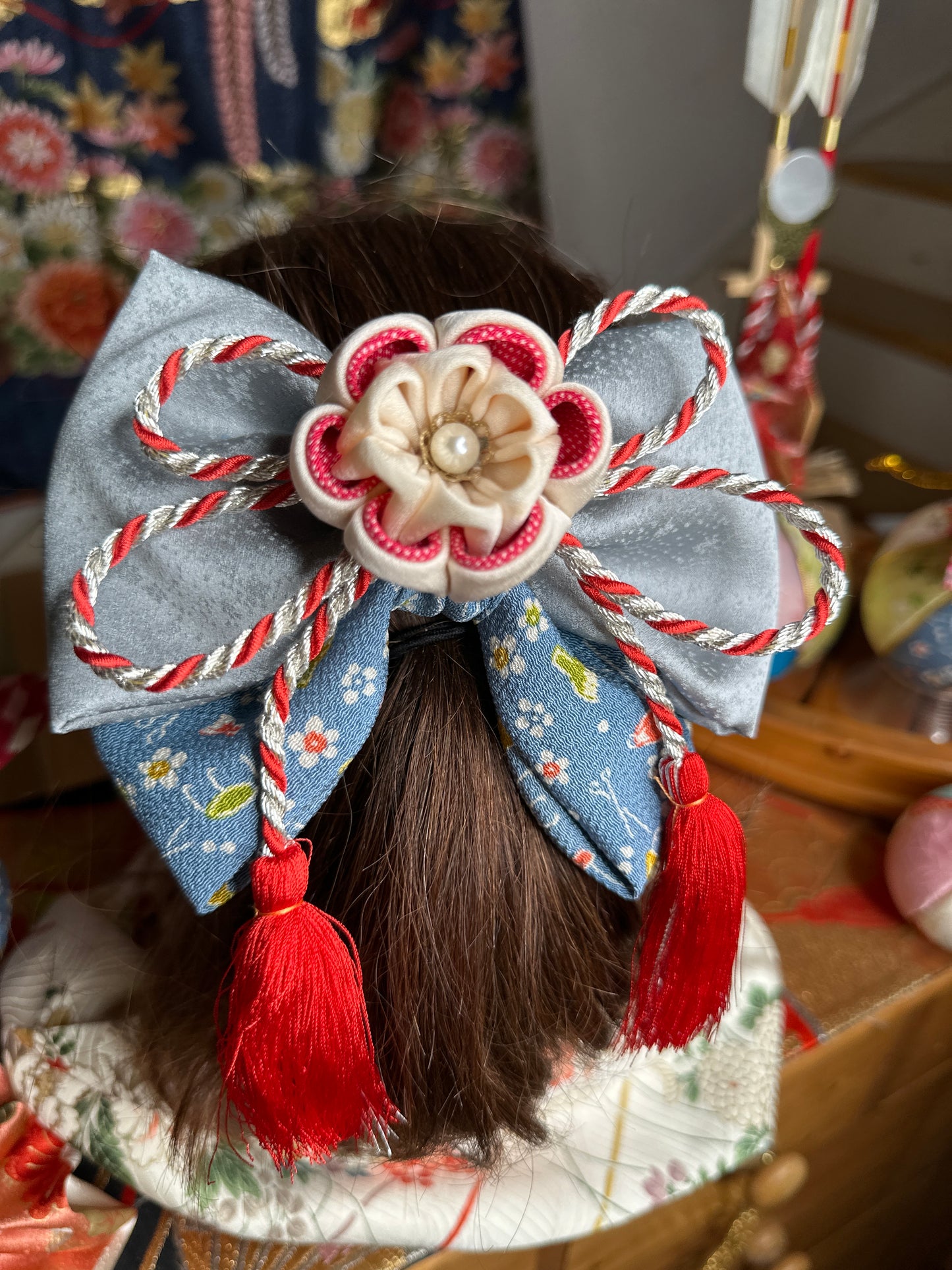 Pince à cheveux Tsumamisaiku en soie