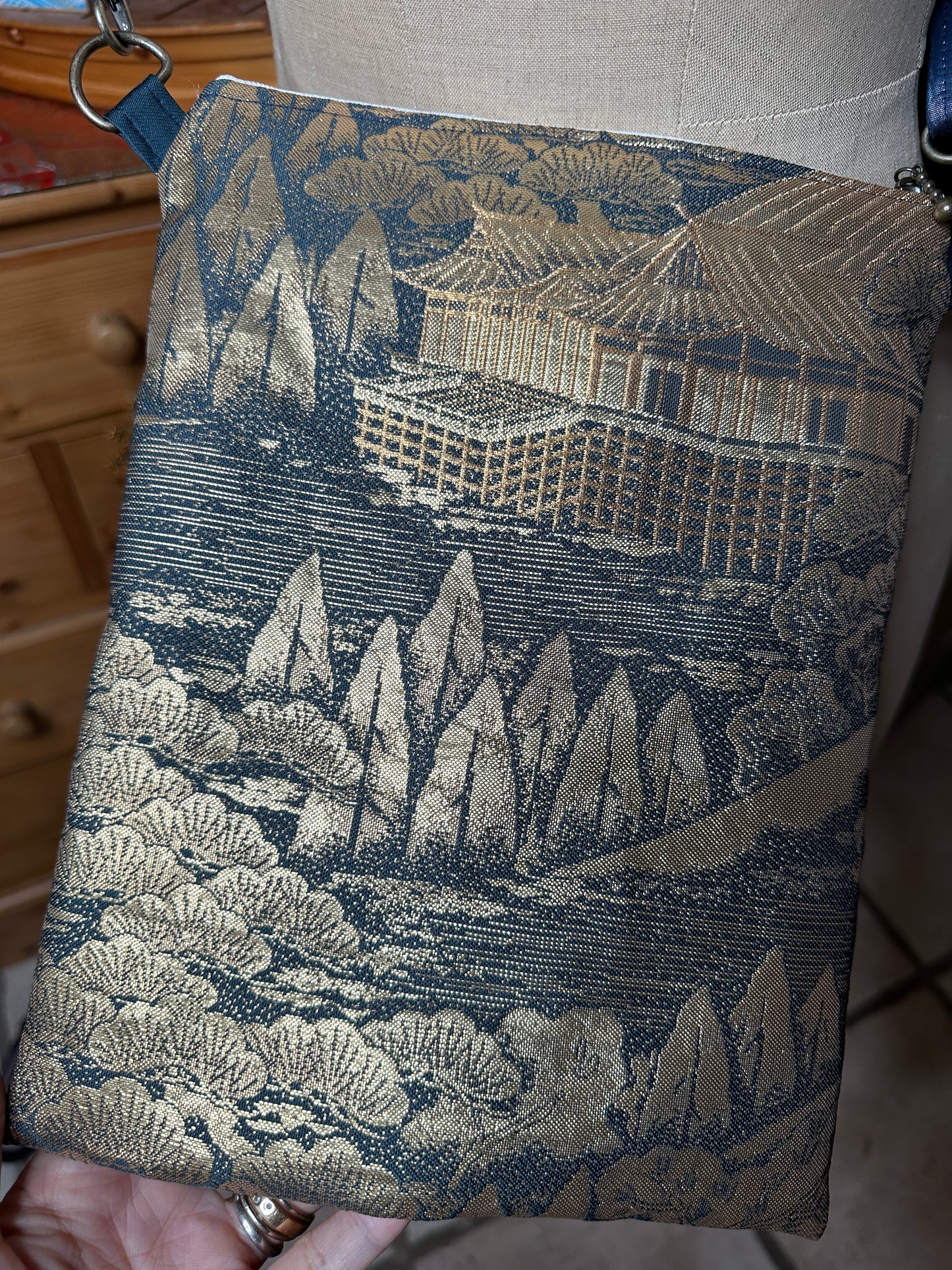 Sac porte travers Obi en soie