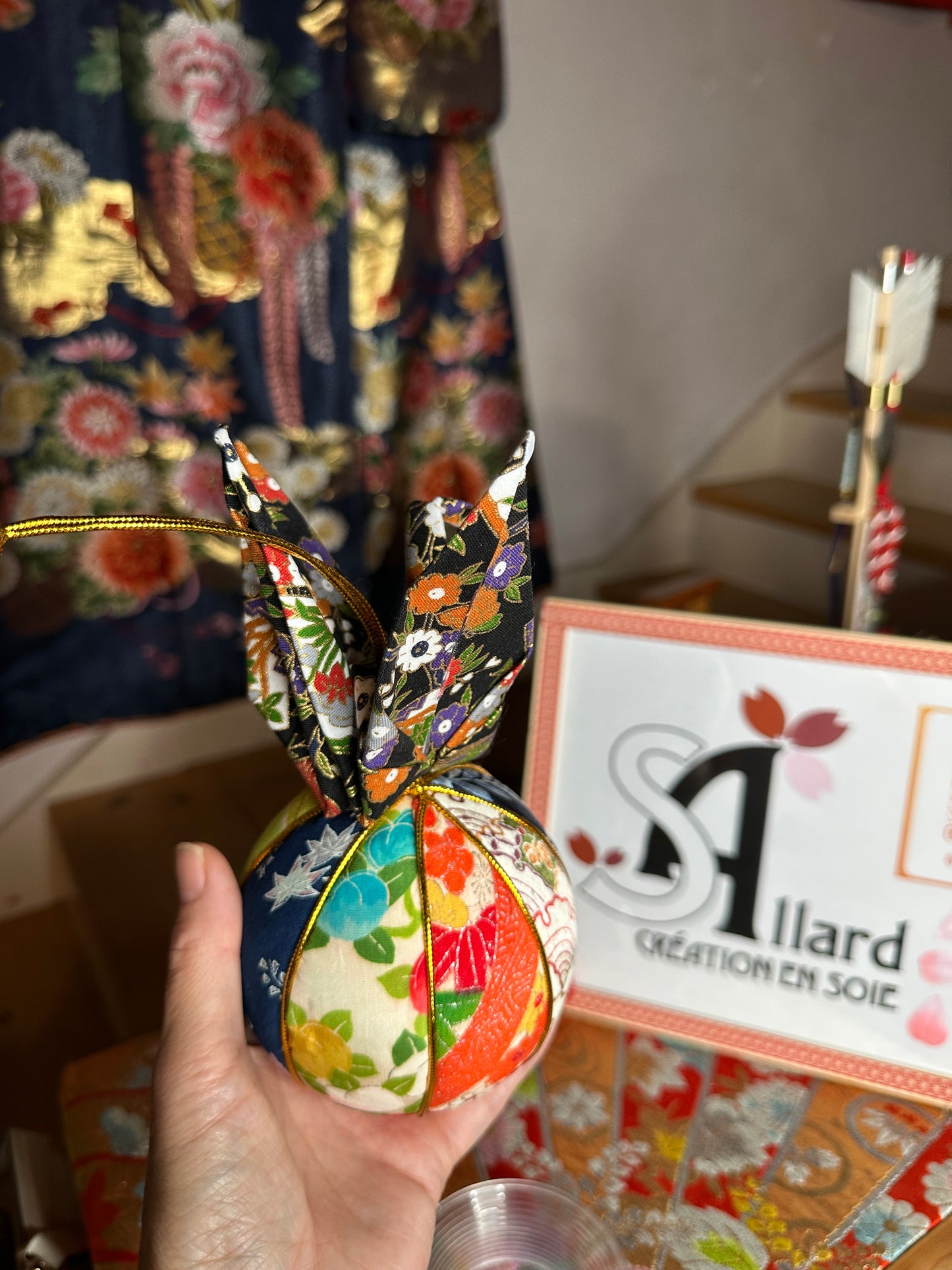 Decoration maison grue oiseau japonais avec boule de noël