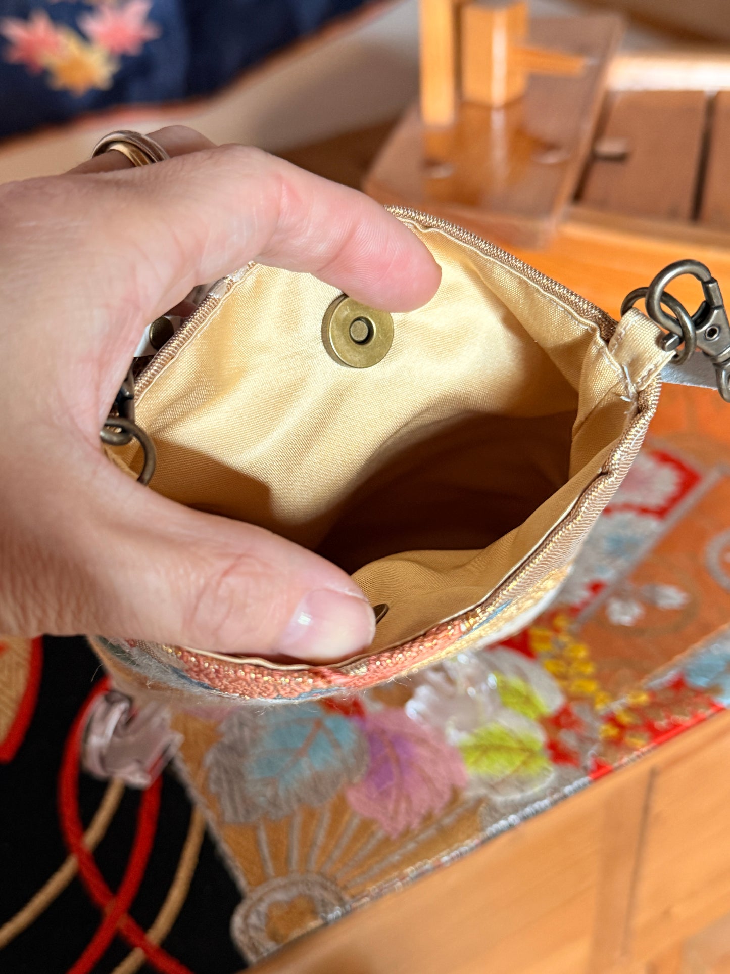 Étui portable Obi en soie mini pochette