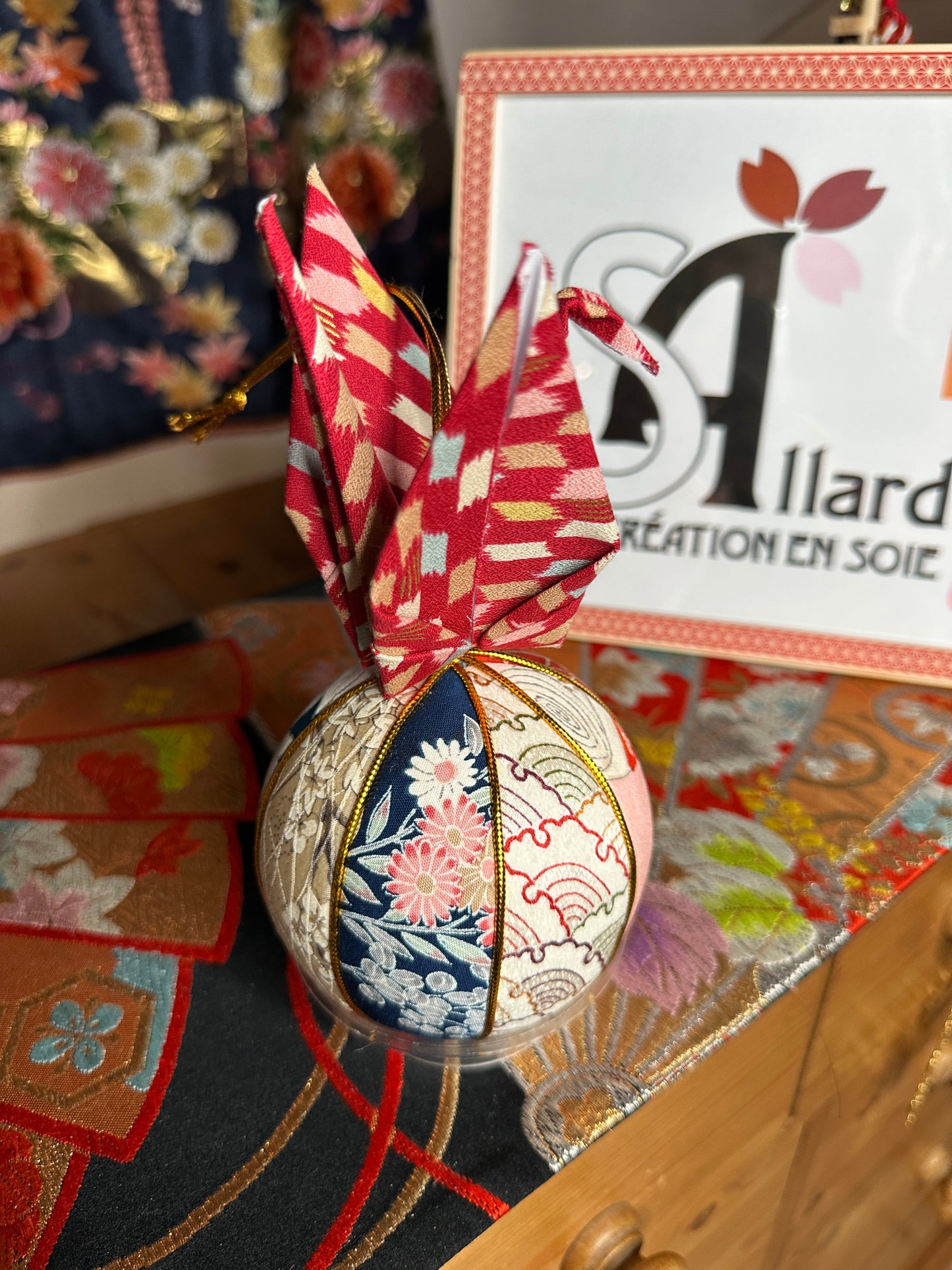 Décoration maison grue oiseau japonais avec boule de noël