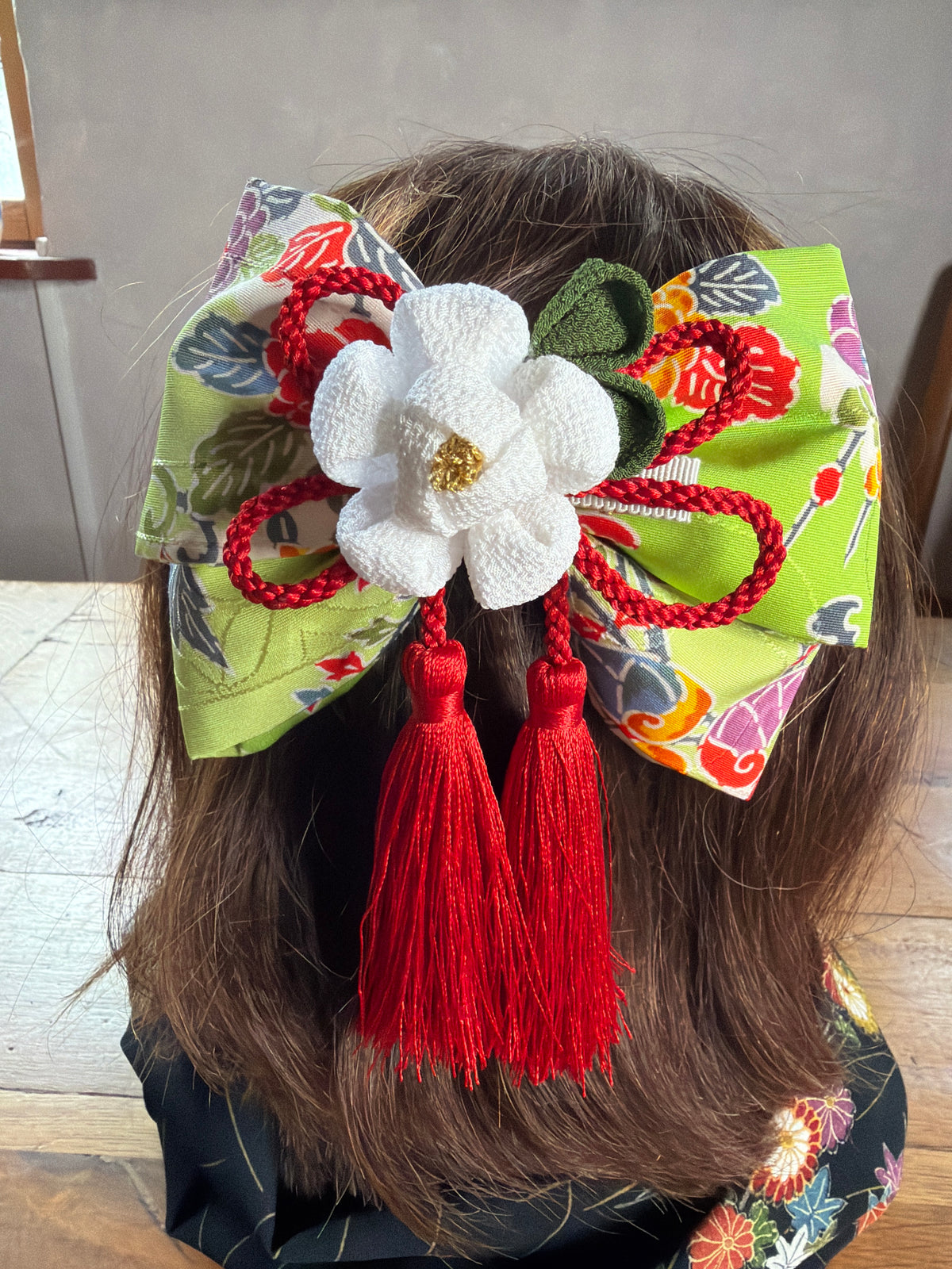 Pince à cheveux Tsumamisaiku Camélia en soie