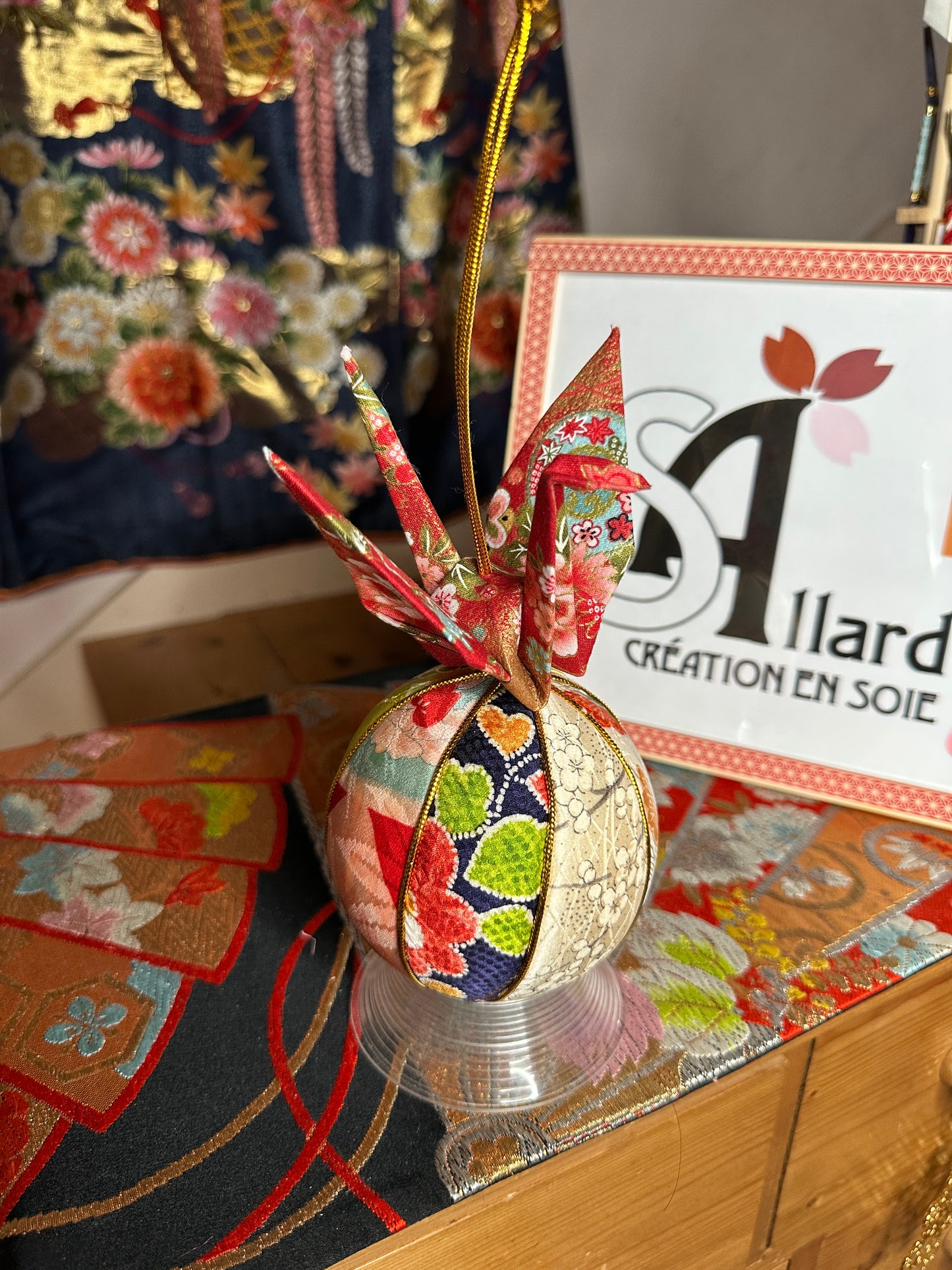 Boule de noël kimono japonais avec oiseau grue
